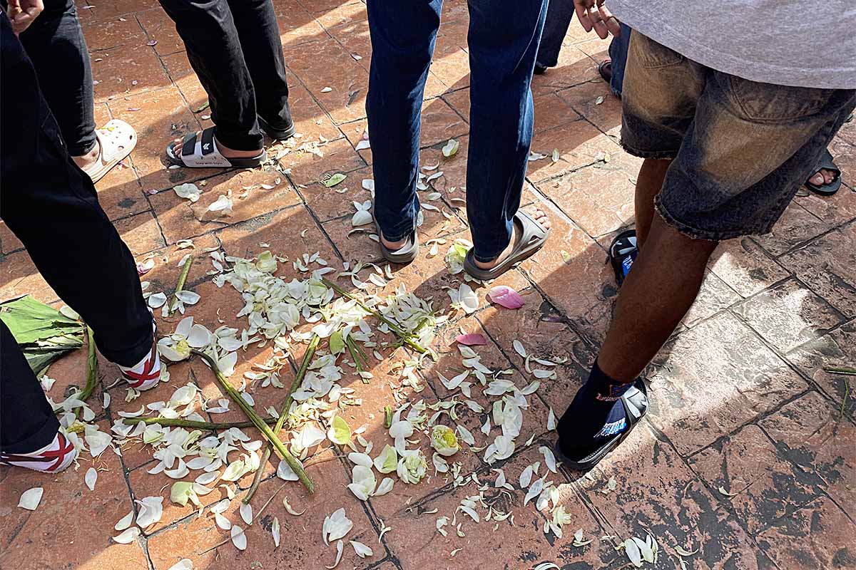 Rab bua samutprakan lotus trowing festival