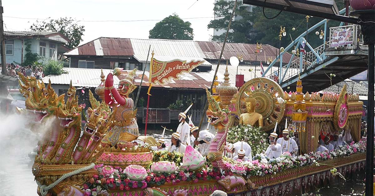 Rab bua samutprakan lotus trowing festival